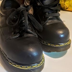 DOC MARTEN VTG INDUSTRIALS STL TOES LIKE NEW